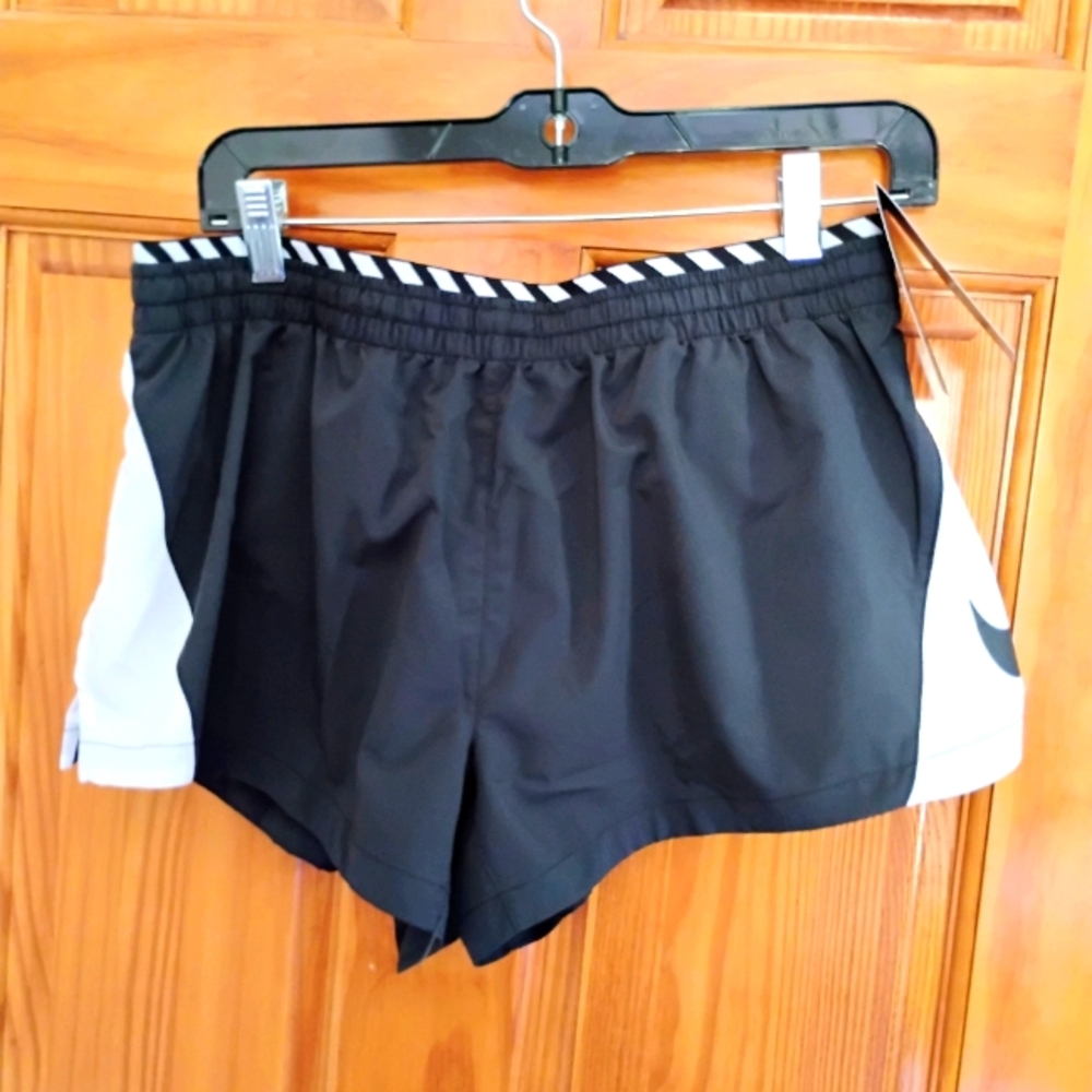 🆕 Nike, running shorts, NEW with tags, MD.